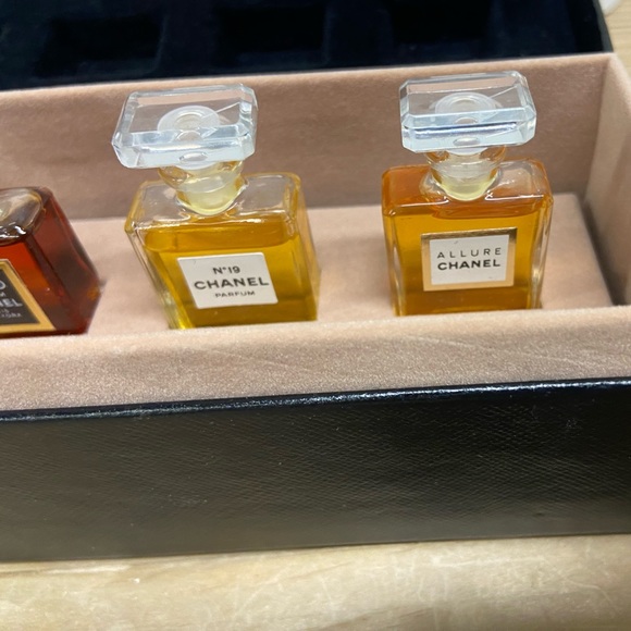 Rare Boxed Set Chanel Fragrance Wardrobe 5 Mini/Sample Size Perfumes - Picture 3 of 14